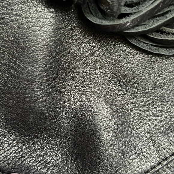 Vince Camuto black leather bucket crossbody bag, cinch top and tassels - Picture 6 of 17